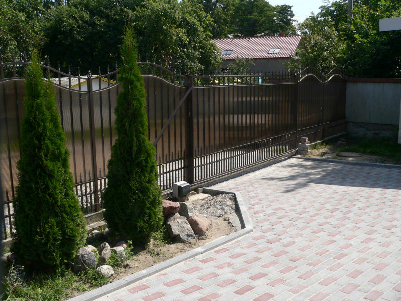 zabor-iz-polikarbonata-svoimi-rukami-5.jpg